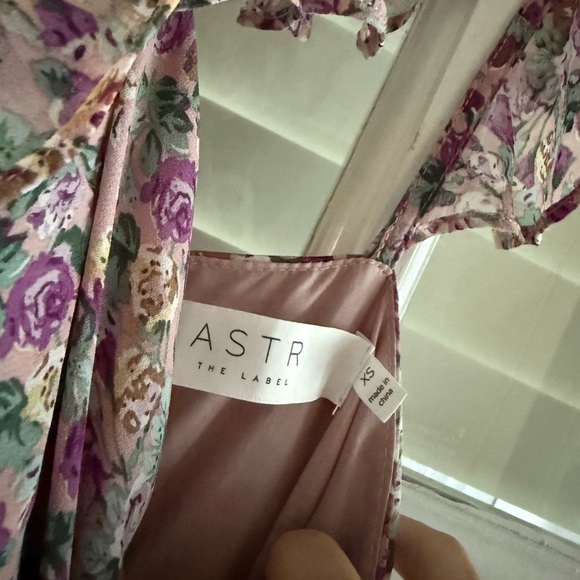 ASTR The Label Floral Dress with Ruffles - Picture 5 of 6